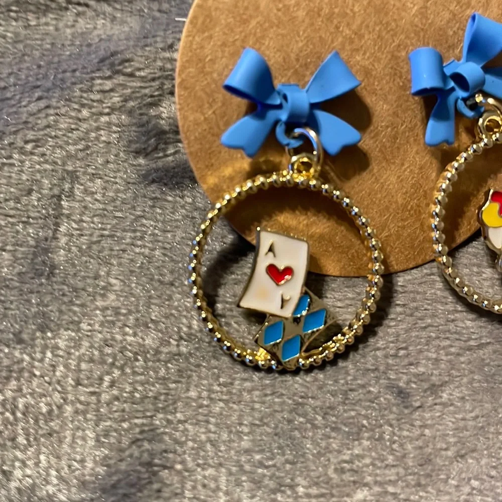 Alice in Wonderland Mix Matched Pierced Earrings…soooo cute! - Picture 3 of 4